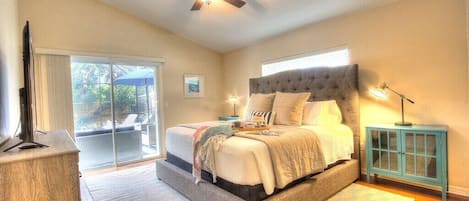 4 室のベッドルーム、デスク、アイロン / アイロン台、旅行用ベビーベッド