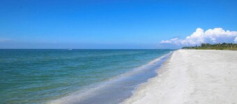 3BR Captiva Village Retreat with Private Pool & Spa, Steps to the Beach