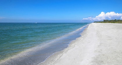 3BR Captiva Village Retreat with Private Pool & Spa, Steps to the Beach