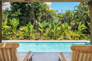 Lämmitetty uima-allas