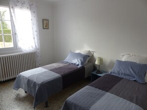 3 Schlafzimmer, Schreibtisch, BĂŒgeleisen/BĂŒgelbrett, Reisekinderbett