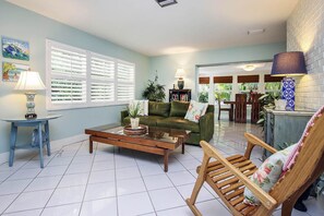 Älytelevisio, DVD-soitin, kirjoja