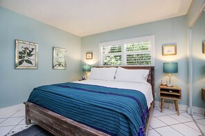 3 bedrooms, iron/ironing board, WiFi, bed sheets - Modern 3BR Home with Private Pool, One Block from the Beach 2 Kings (Captiva)
