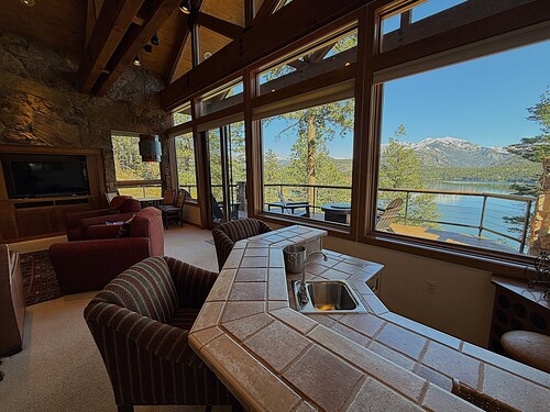 Secluded Lodge with Lake Views