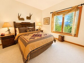 4 bedrooms, iron/ironing board, free WiFi, bed sheets - Secluded Lodge with Lake Views (Durango)