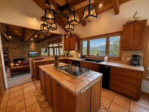 Fridge, microwave, oven, stovetop - Secluded Lodge with Lake Views (Durango)