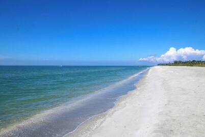 4BR Captiva Home with Private Pool & Steps to the Beach