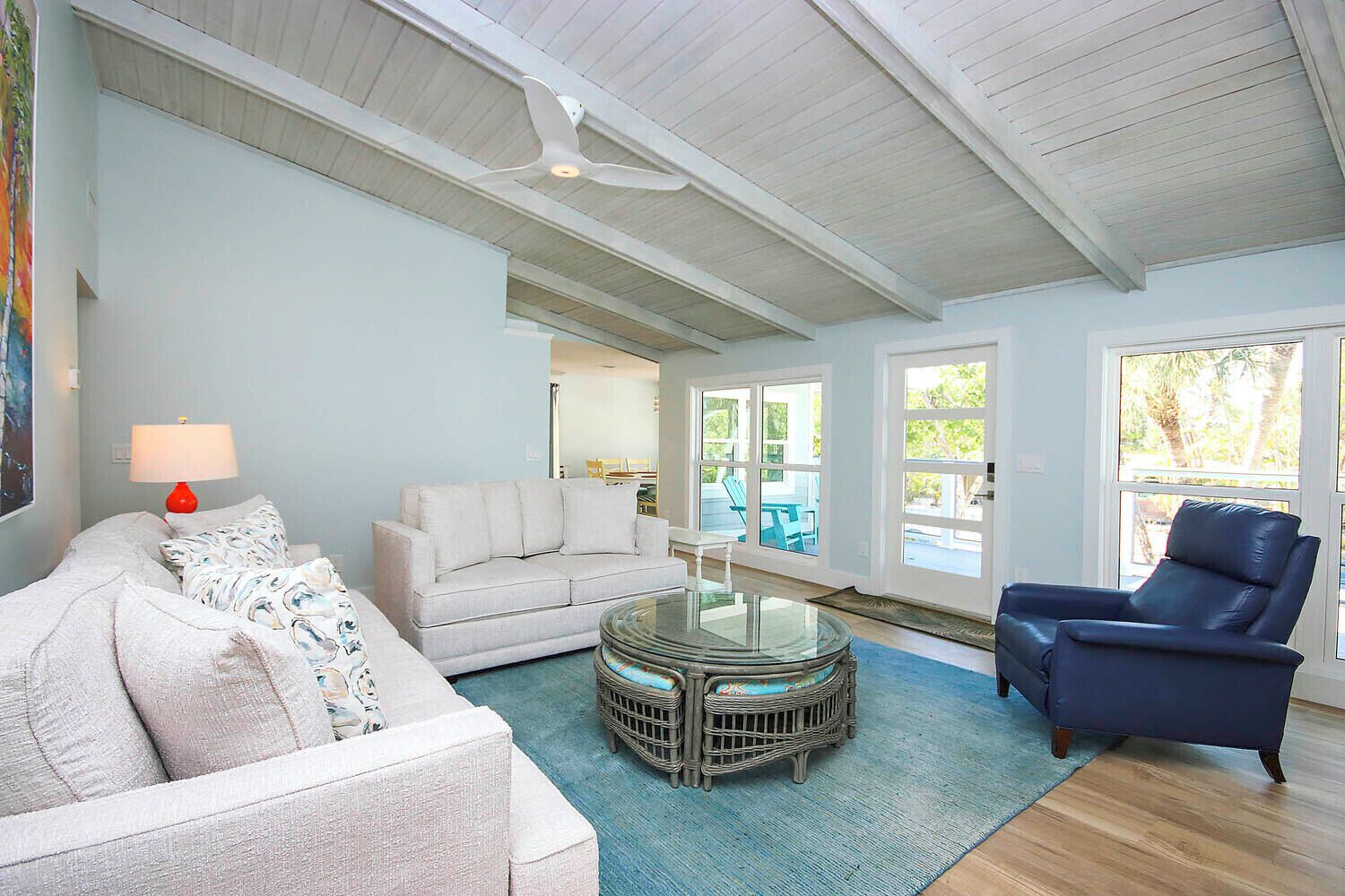 Smart TV, reproductor de DVD, libros