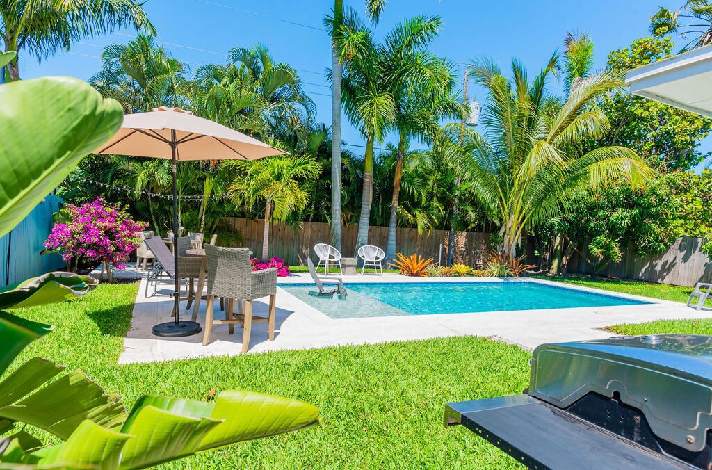 681 Coconut Palm Cottage | Heated Pool w/ Sunshelf