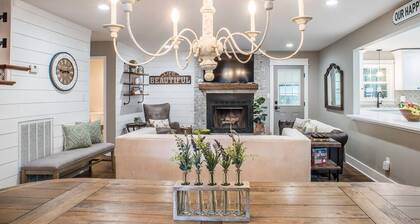 Cape Cod Farmhouse ~ @hgtvbnb ~ Charmingly Remodeled near Downtown Madison!