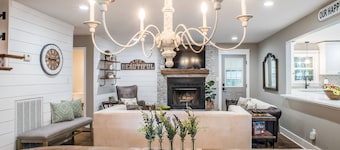 Cape Cod Farmhouse ~ @hgtvbnb ~ Charmingly Remodeled near Downtown Madison!