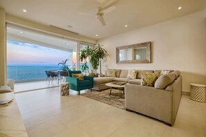 Televisión, estéreo y oficina 