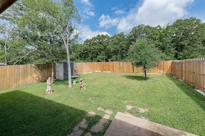 Property grounds - Charming Aggieland getaway (College Station)