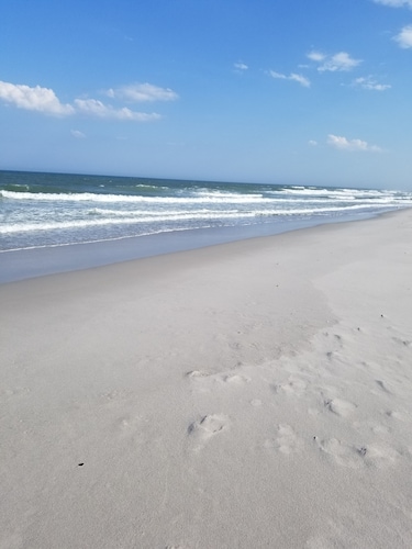 Pet friendly- 1/2 block from beach Seaside Heights/Seaside park - ocean views. 