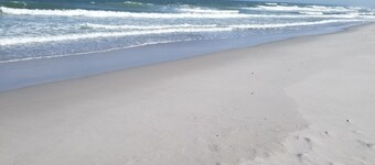 Pet friendly- 1/2 block from beach Seaside Heights/Seaside park - ocean views. 