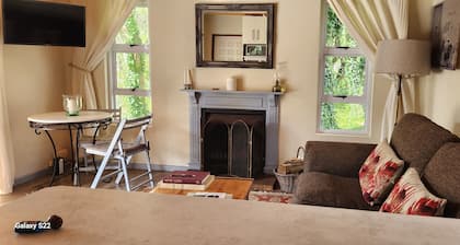 LITTLE WILLOW BROOKE RUSTIC RIVERSIDE COUNTRY COTTAGE