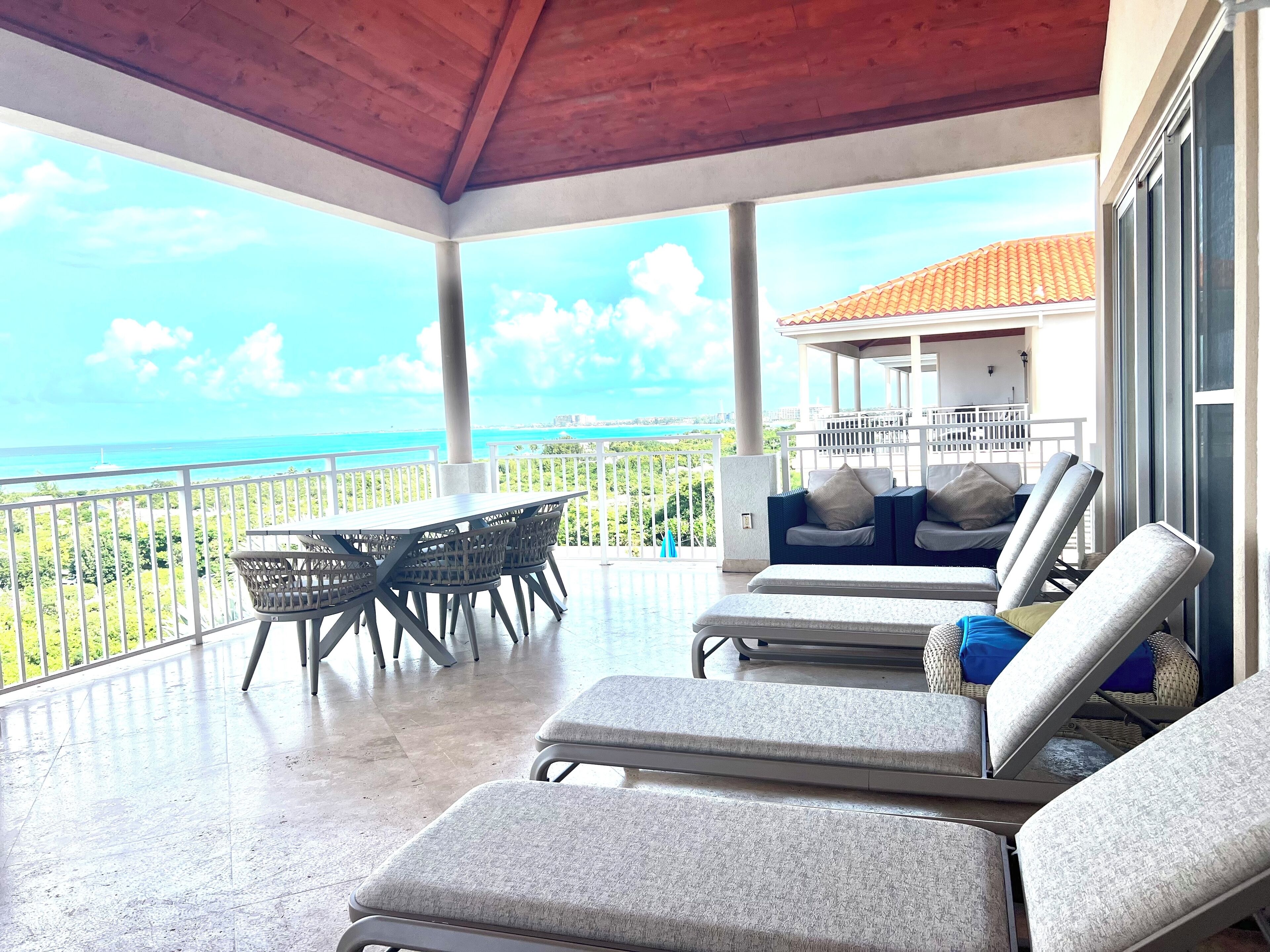 屋外ダイニングエリア