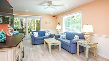 Smart-tv, dvd-spelare och böcker