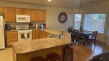 Coffee/tea maker, fridge, microwave, oven