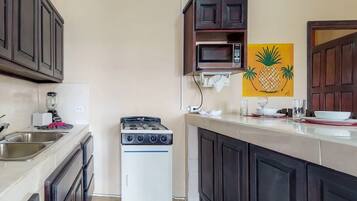 Fridge, microwave, stovetop, coffee/tea maker