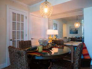 Dining - Clean, Comfortable and Cozy . Awesome view of the Gulf of Mexico #5G (Pensacola Beach)