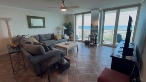 Smart TV - Clean, Comfortable and Cozy . Awesome view of the Gulf of Mexico #5G (Pensacola Beach)