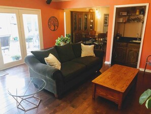 TV, fireplace, video games - High five pool house (Richardson)