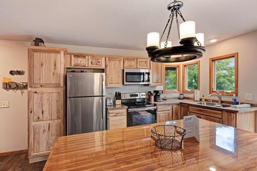 Newly remodeled lake home w/panoramic views & private swimming area