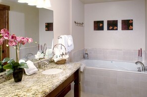 Combined shower/bathtub, jetted bath, hair dryer, towels - 2 BDRM Ski In/Ski Out Mar 21 - Mar 28, 2021 (Breckenridge)