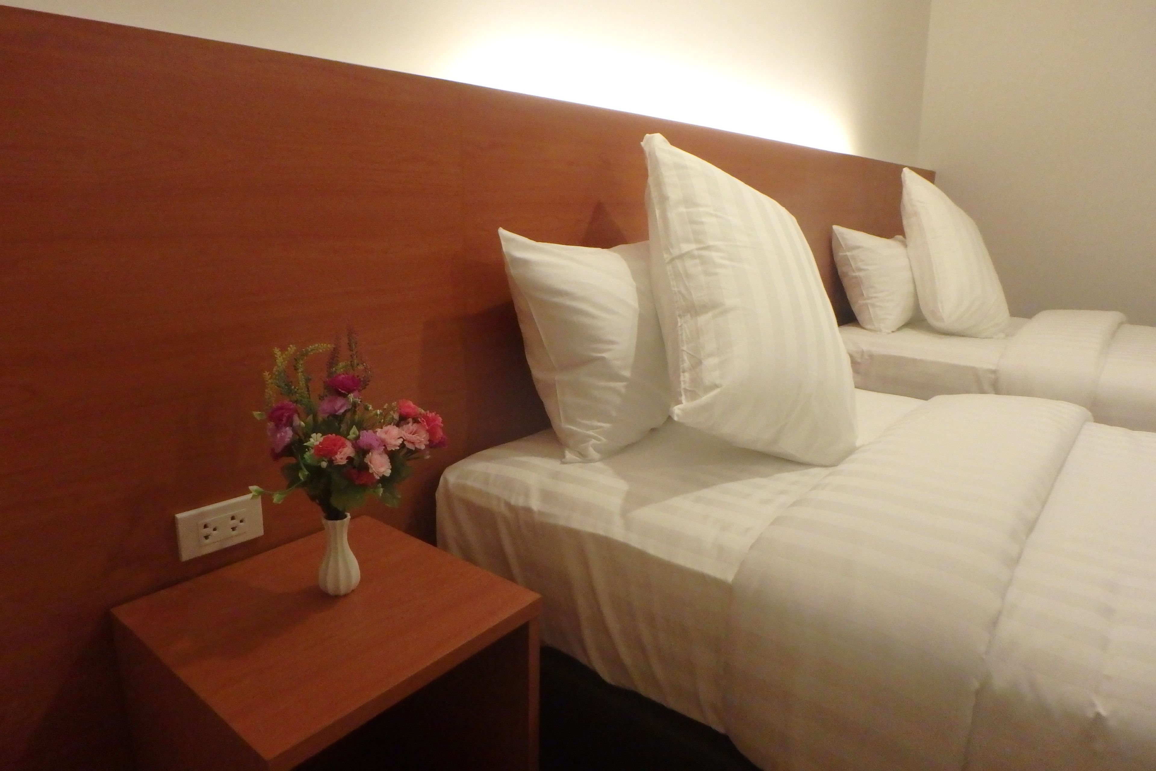 deluxe twin room | premium bedding, in-room safe, individually decorated, desk