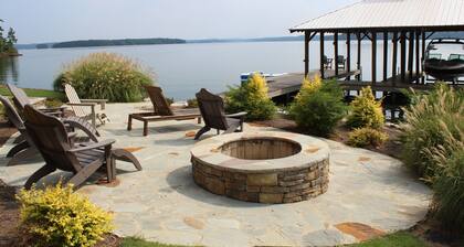Immaculate Pet-Friendly Cabin with The Best View on the Lake!