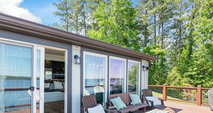 Immaculate Pet-Friendly Cabin with The Best View on the Lake!