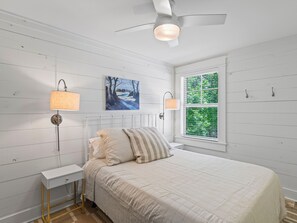 4 soverom, skrivebord, strykejern/-brett og wi-fi