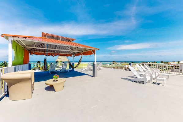 Terrace/patio - Well-located apartment with rooftop views, free WiFi, partial AC & full kitchen (San Pedro)