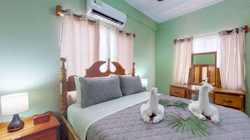 2 bedrooms, iron/ironing board, Internet, bed sheets