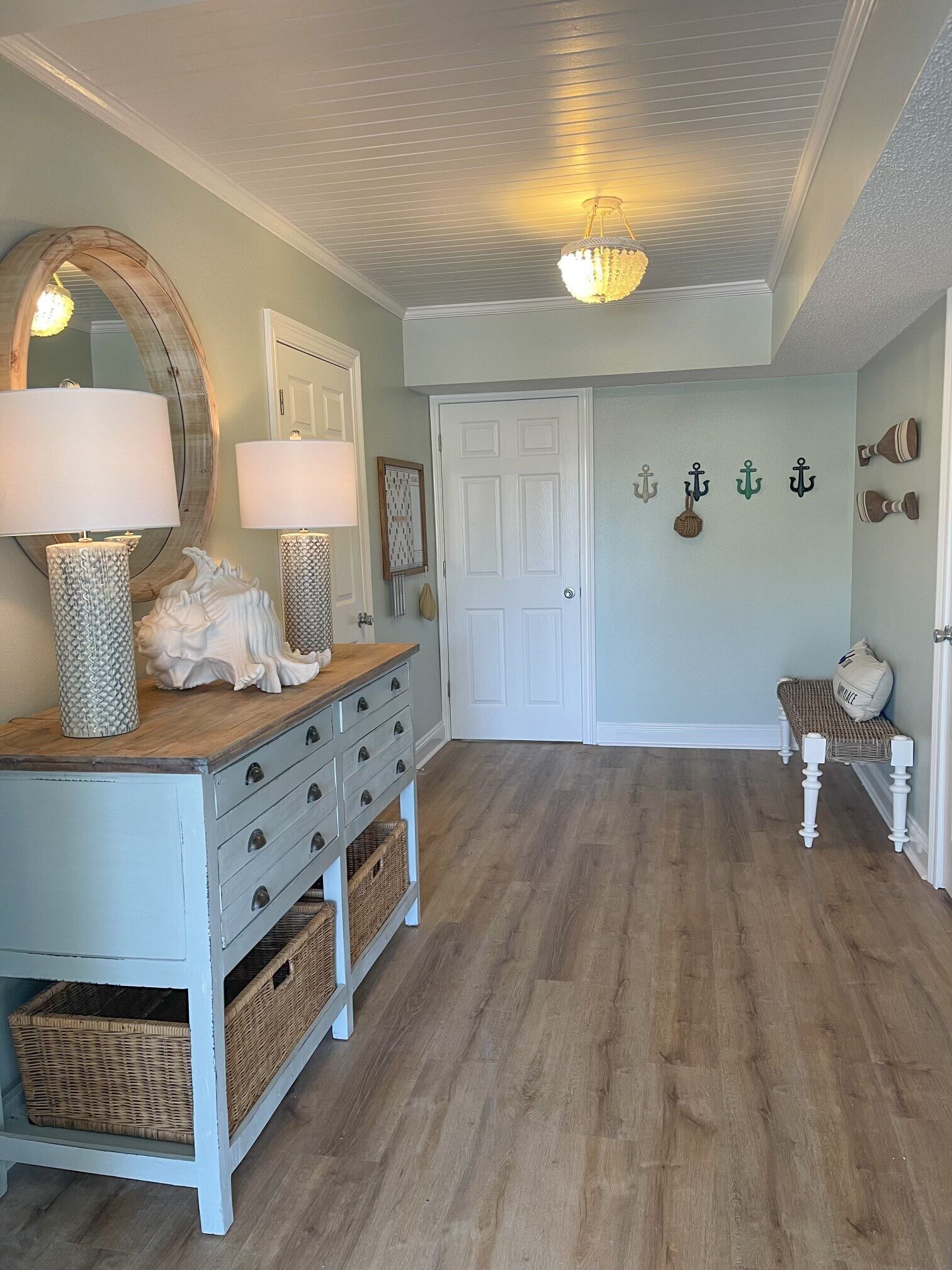 Large foyer with table and baskets for storage 