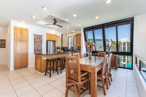 Dining - Puu Poa # 413 Premier Air Conditioned Penthouse Magnificent Ocean View Condo! (Princeville)