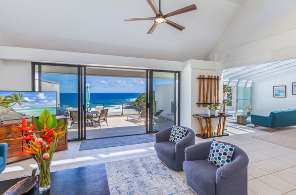 Smart TV, DVD player, books - Puu Poa # 413 Premier Air Conditioned Penthouse Magnificent Ocean View Condo! (Princeville)