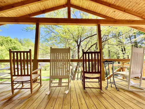 Renovated Cabin At Lake Junaluska!  Brand new large front porch.
