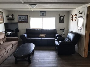 TV, stereo - Fishing Cabin On Old Town Lake- Mississippi River/Oxbow Lake (Helena)