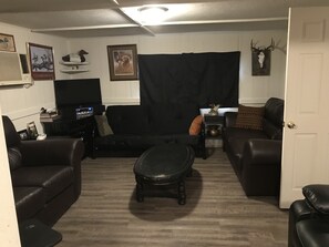 TV, stereo - Fishing Cabin On Old Town Lake- Mississippi River/Oxbow Lake (Helena)