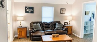 Upstairs 2 bedroom Private Apt Off I- 55 in Pevely