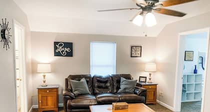 Upstairs 2 bedroom Private Apt Off I- 55 in Pevely