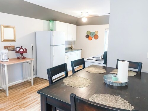 Upstairs 2 bedroom Private Apt Off I- 55 in Pevely