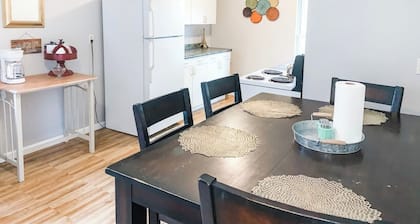 Upstairs 2 bedroom Private Apt Off I- 55 in Pevely