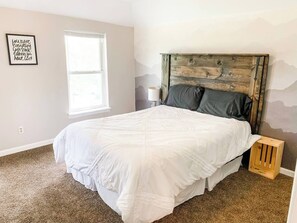 2 bedrooms, iron/ironing board, travel crib, WiFi - Upstairs 2 bedroom Private Apt Off I- 55 in Pevely (Pevely)