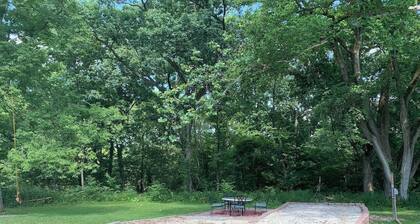 Upstairs 2 bedroom Private Apt Off I- 55 in Pevely