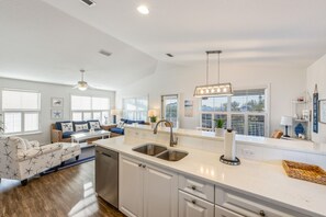 Interior - Pete's Blue Heaven: Steps to beach w/heated pool (Anna Maria)