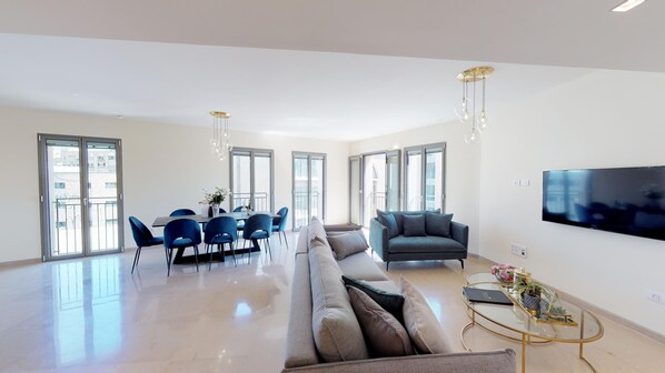 TV, fireplace - ★ Luxury MAMILLA  2 BR ★ PRIME LOCATION★ Parking★ (Jerusalem)