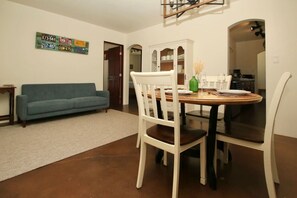 Dining - Mayfair House - 4 Minutes to National Park! (Twentynine Palms)